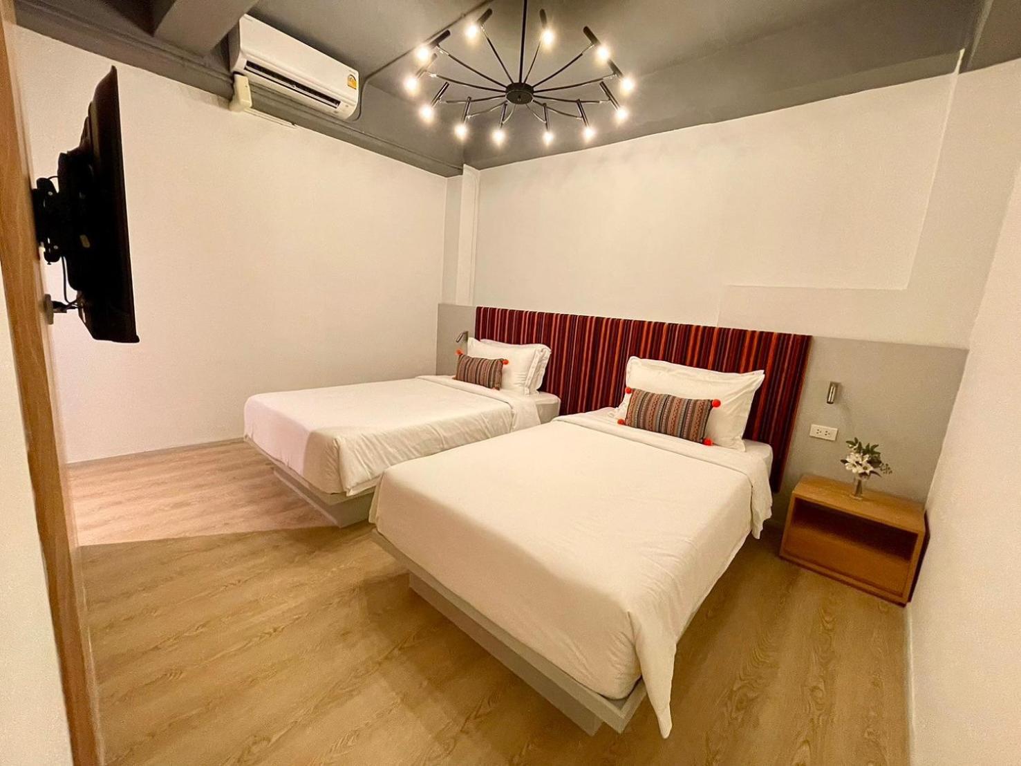 At Thaphae Hostel Chiang Mai Esterno foto
